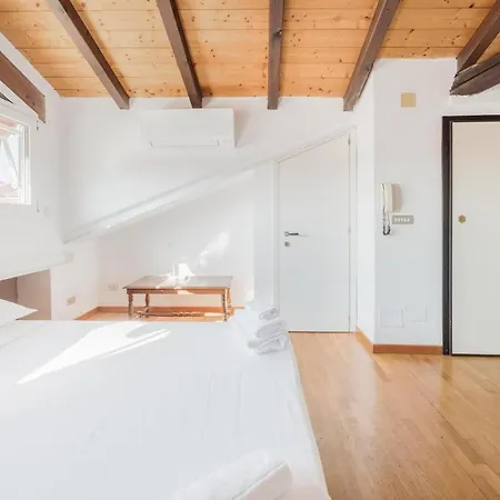 Carracci Apartment *
